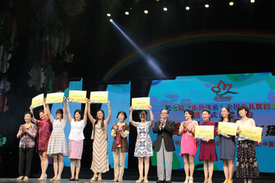 青青小荷北京展风采 舞动艺术新篇章