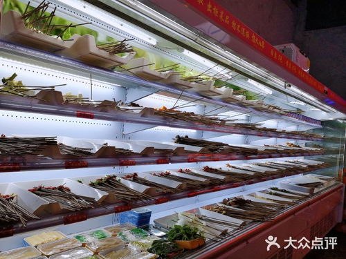 探访城市新地标 怒火八零的串串香辣，二厂文创的灵感火花与图书出租的静谧时光